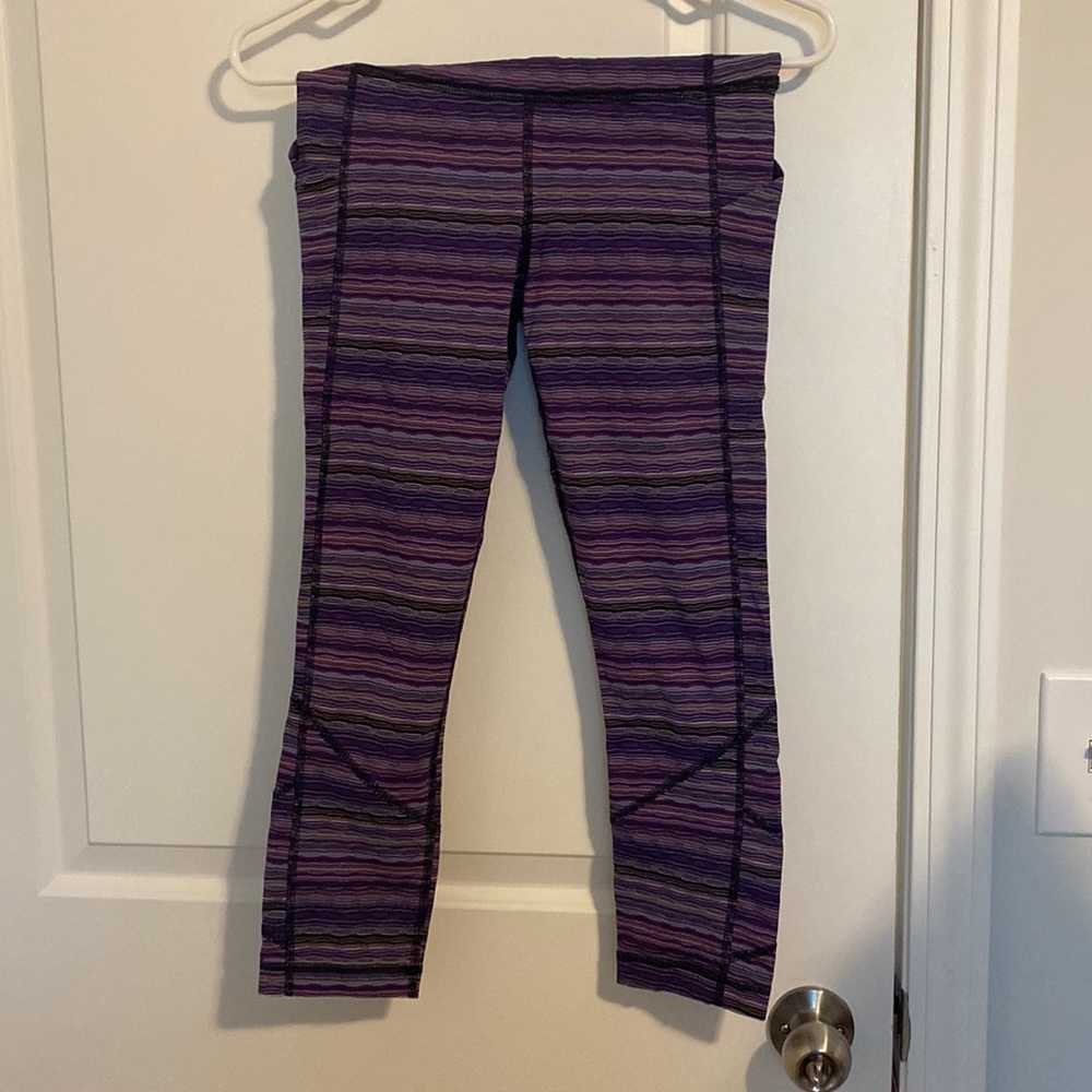 Lululemon 7/8 leggings purple navy stripe pockets